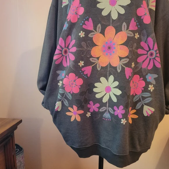 Natural Life Comfy Pocket Boho Sweatshirt - Gray Folk Flower, EUC, 3X - Picture 6 of 13